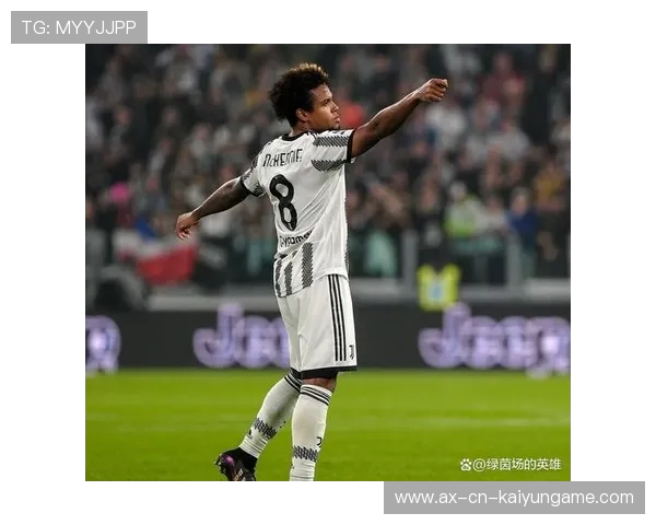 尤文连续配合,麦肯尼外围低射命中 尤文连续配合,麦肯尼外围低射命中